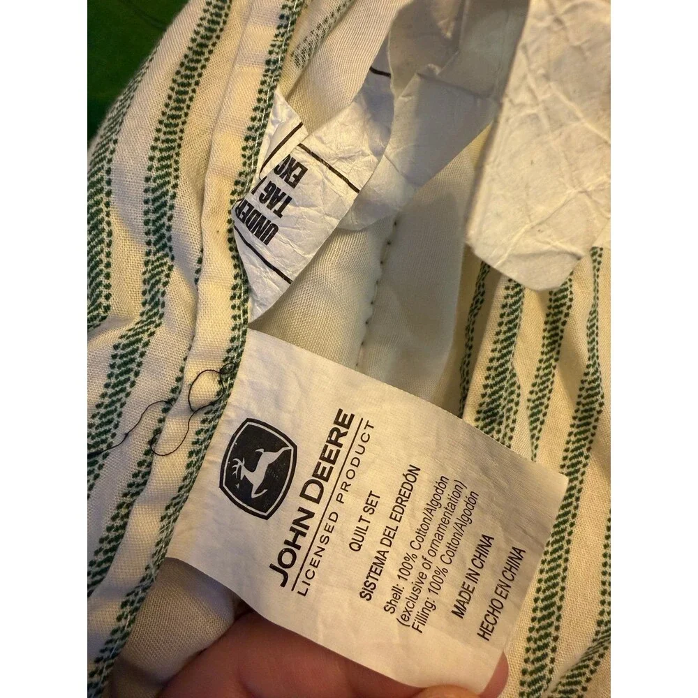 John Deere 2010 Tractor Camo Quilt Set with Pillow Shams - Full Size